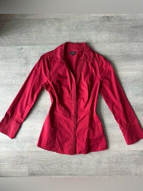 Le Château Fitted Button-Down Shirt in Red